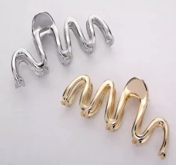 By Lyko Metallic Hair Claw Wave Silver
