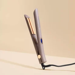 Camilla Pihl Cosmetics That IR Flat Iron