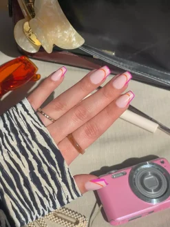 DUFFBEAUTY Instant Pro Press-On Manicure Out of Line