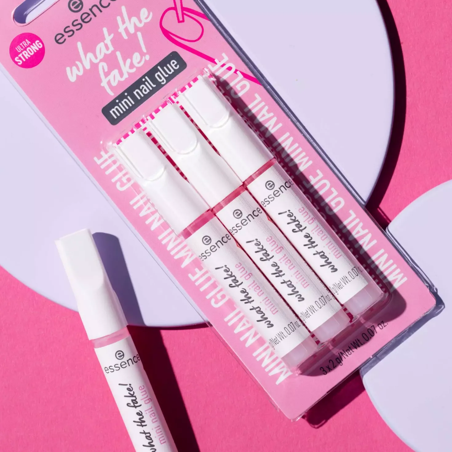 essence What The Fake! Mini Nail Glue