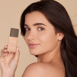 ICONIC London Super Smoother Blurring Skin Tint Neutral Light