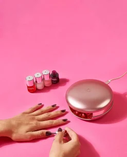 Le Mini Macaron Gel Manicure Kit Le Maxi J'adore Paris