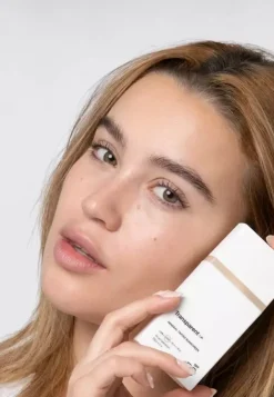 NICHE BEAUTY LABTransparent Lab Mineral Tinted Sunscreen Light