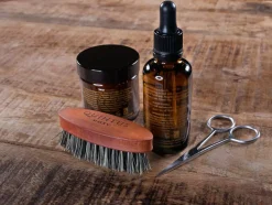 Quintus MMXV Small Vegan Beard Brush Pearwood Tampico Fibers