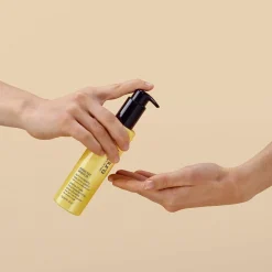 Shu UemuraEssence Absolue rich nourishing hair oil-in-cream 150 ml